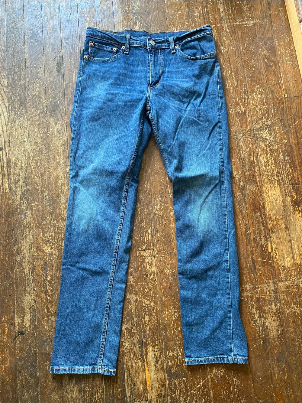 Levi's Straight-Leg Jeans in Medium Blue Wash size 33